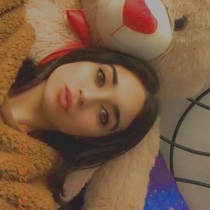 Meet your Posher, Kenza